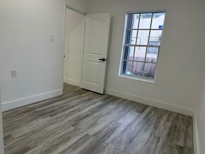 901 NW 46th St in Miami, FL - Foto de edificio - Building Photo