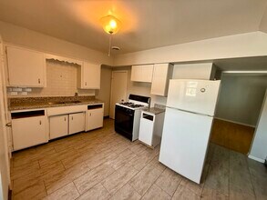 1428 Madison St NE in Minneapolis, MN - Building Photo - Building Photo