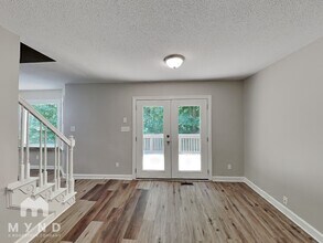 8101 Round Oak Rd in Raleigh, NC - Building Photo - Building Photo