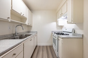 La Puente Garden in La Puente, CA - Building Photo