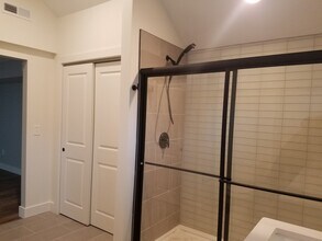 2445 Tremont Ave in Cleveland, OH - Foto de edificio - Building Photo