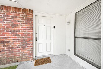 17303 Nordway Dr in Houston, TX - Foto de edificio - Building Photo