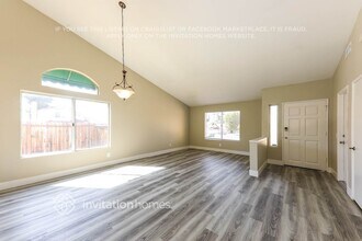 39272 Vía Lar in Murrieta, CA - Foto de edificio - Building Photo