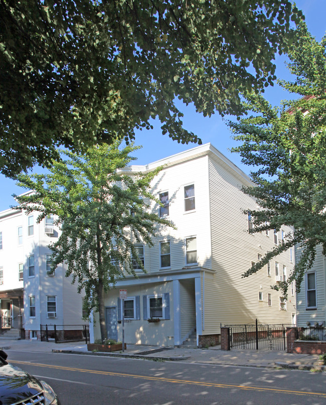 309 Cardinal Medeiros Ave in Cambridge, MA - Foto de edificio - Building Photo