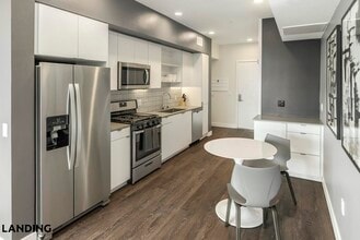 8511 15th Ave NW in Seattle, WA - Foto de edificio - Building Photo