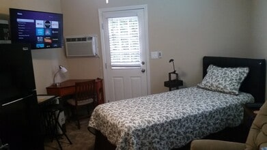 19391 Newhaven Ln in Huntington Beach, CA - Building Photo - Building Photo