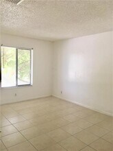 201 Foxtail Dr-Unit -A3 in Greenacres, FL - Foto de edificio - Building Photo