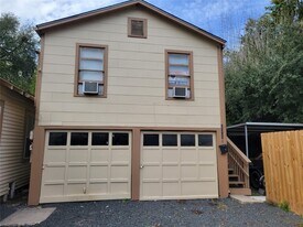 1319 1/2 Beverly St in Houston, TX - Building Photo