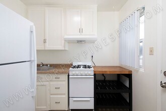 1404 1/2 Grand Ave-Unit -1404 1/2 in San Diego, CA - Building Photo - Building Photo