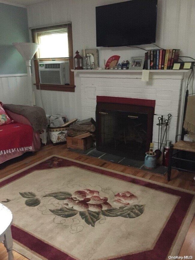 821 Evergreen Ave in Islip, NY - Building Photo - Building Photo