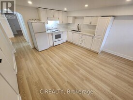 31 Bailey Crescent in Aurora, ON - Building Photo