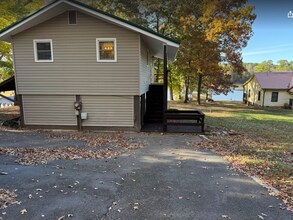 3058 Bass Dr in Sherrills Ford, NC - Foto de edificio - Building Photo