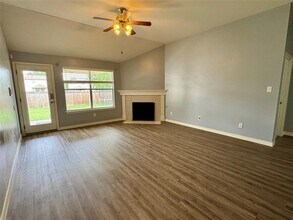 108 N Pauley Dr in Hutto, TX - Building Photo - Building Photo