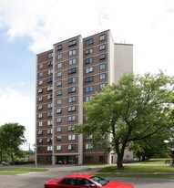 Ramsey Manor in Duluth, MN - Building Photo