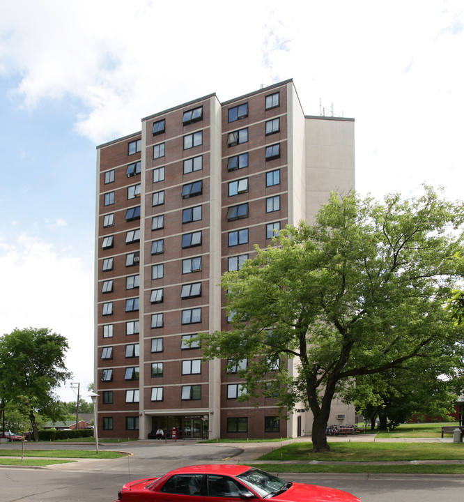 Ramsey Manor in Duluth, MN - Foto de edificio