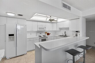 100 Oakmont Ln, Unit 801 in Belleair, FL - Building Photo - Building Photo