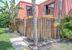 3157 Gardens East Dr in Palm Beach Gardens, FL - Building Photo
