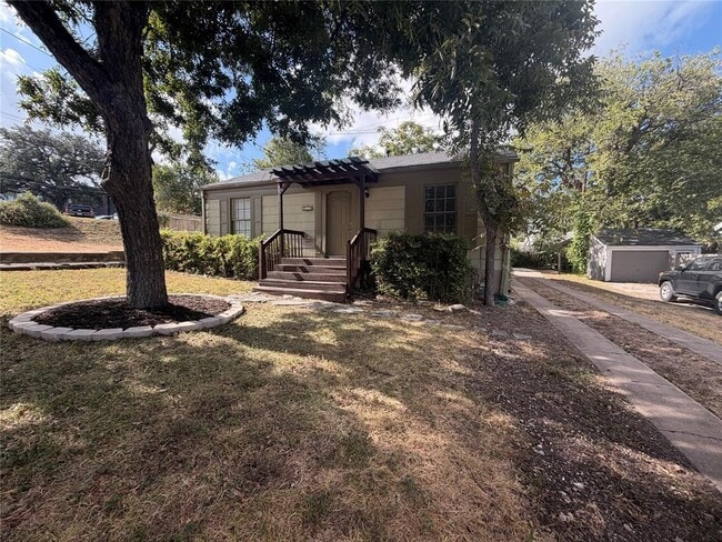 property at 819 E 31st St
