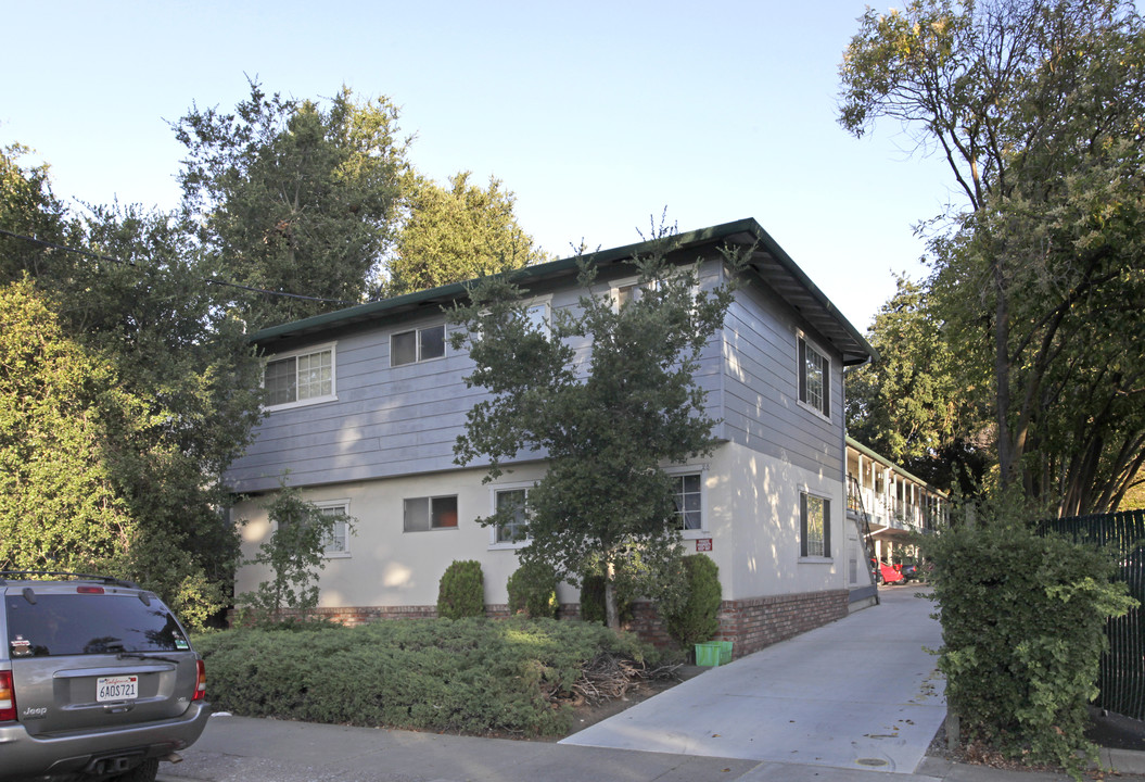 28 Finger Ave in Redwood City, CA - Foto de edificio