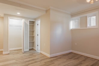Chevy Chase Tower in Washington, DC - Foto de edificio - Interior Photo