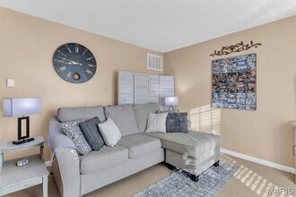 1656 Herault Pl in St. Louis, MO - Foto de edificio - Building Photo