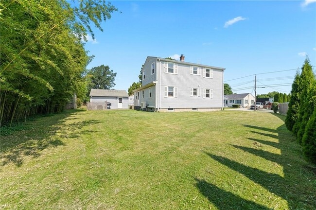 10 Phillips Ave in Middletown, RI - Building Photo - Building Photo
