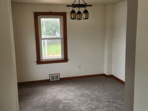 56 N Turnpike Rd in Wallingford, CT - Building Photo - Building Photo