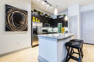 2525 S Voss Rd in Houston, TX - Building Photo - Building Photo