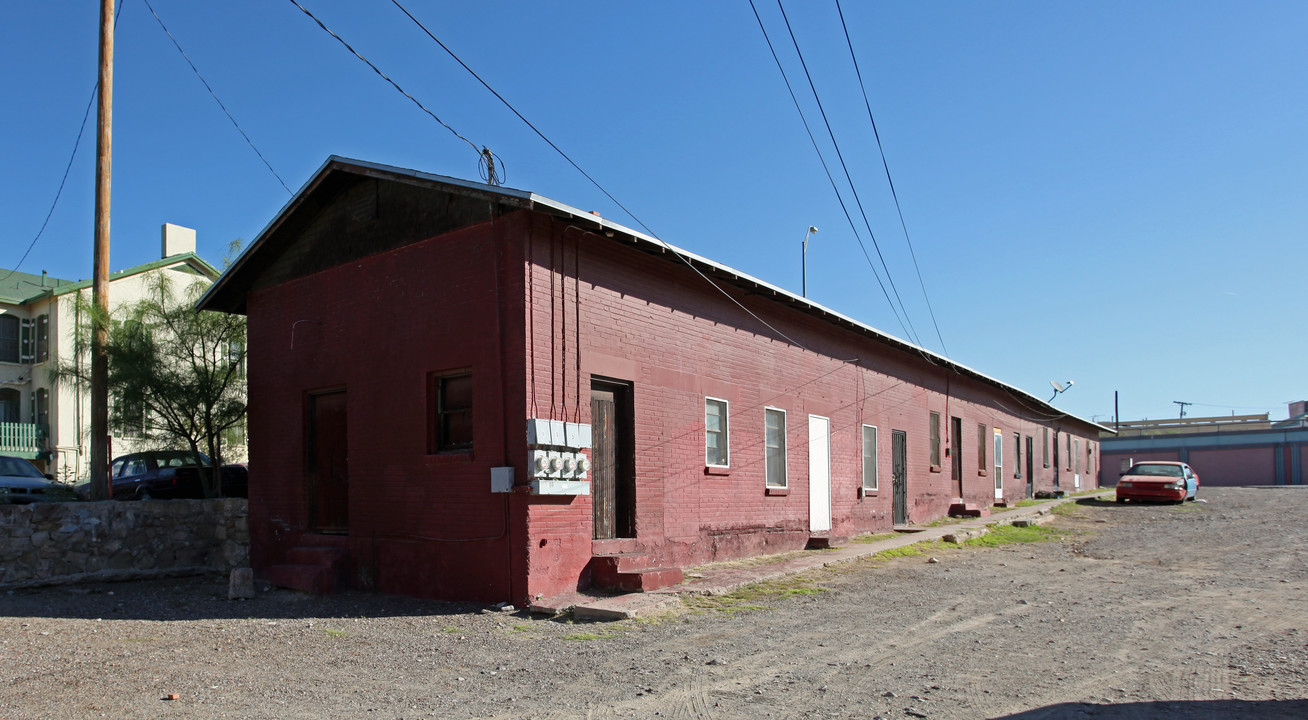 1820 W Paisano Dr in El Paso, TX - Building Photo