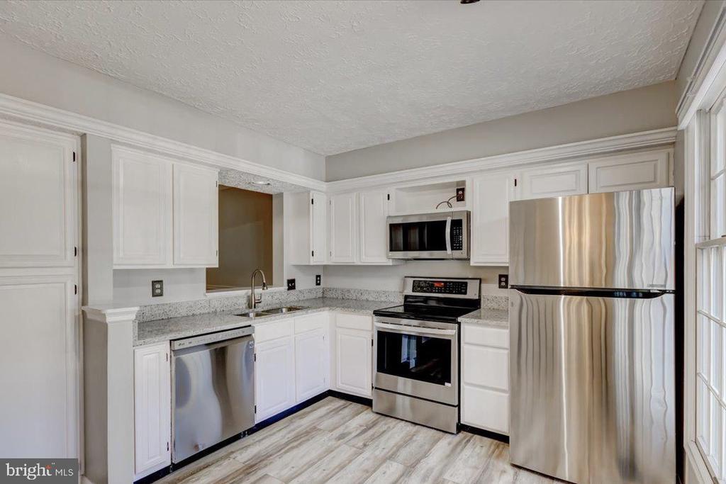 7014 Chestnut Brook Ct in Riviera Beach, MD - Building Photo