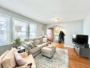 87 Cresthill Rd, Unit 1 in Boston, MA - Building Photo - Building Photo