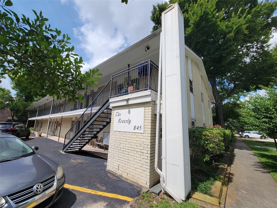 845 Beverly St in Houston, TX - Building Photo