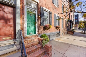 2207 Lombard St in Philadelphia, PA - Building Photo - Building Photo