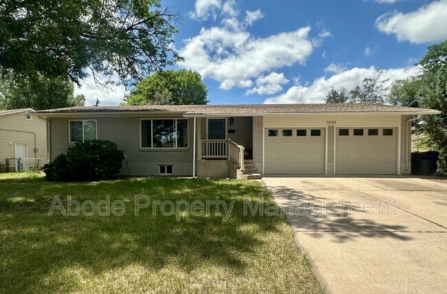 1049 Briarwood Rd in Fort Collins, CO - Building Photo - Building Photo