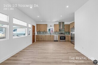 1454 Yosemite Dr in Los Angeles, CA - Building Photo - Building Photo