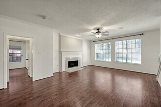 23 Heathstone Pl in Spring, TX - Foto de edificio - Building Photo