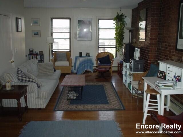 28 Bradford St, Unit 2 BED South End Modern in Boston, MA - Foto de edificio - Building Photo