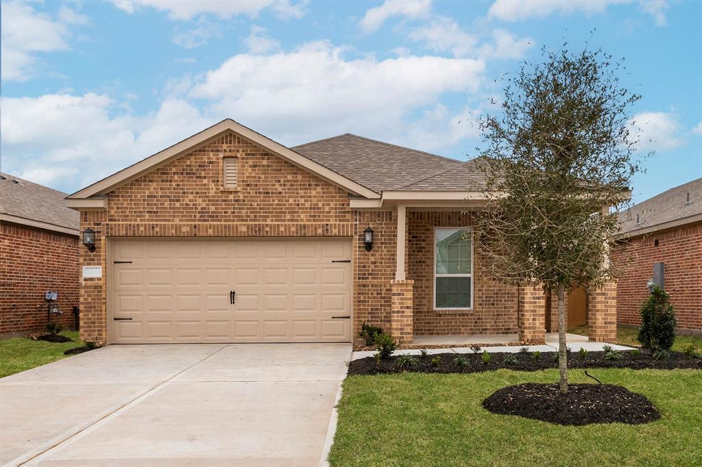 926 Whispering Winds Dr in Beasley, TX - Building Photo