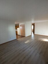 1103 Campbell Dr, Unit #6 in Grand Forks, ND - Foto de edificio - Building Photo