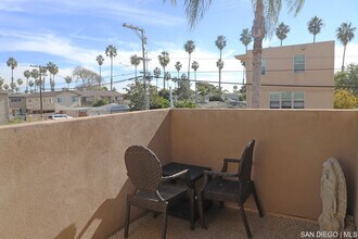 1035 Hornblend St in San Diego, CA - Foto de edificio - Building Photo