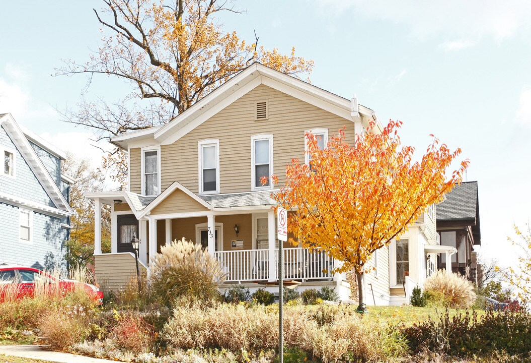 733 Oakland Ave in Ann Arbor, MI - Foto de edificio