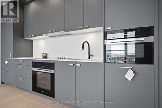 399 Royal Orchard Blvd in Markham, ON - Building Photo - Building Photo