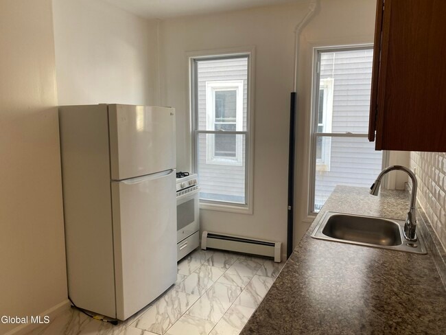 407 Victory Ave in Schenectady, NY - Building Photo - Building Photo