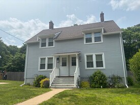 103 Bowling Ln in Westerly, RI - Building Photo