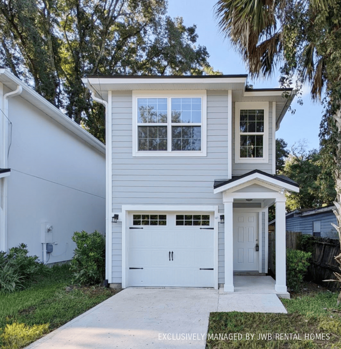 8819 Eaton Ave in Jacksonville, FL - Building Photo