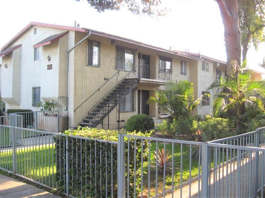 853-861 N Raymond Ave in Pasadena, CA - Foto de edificio