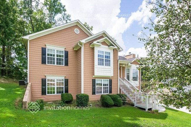 property at 556 Ivey Way SE