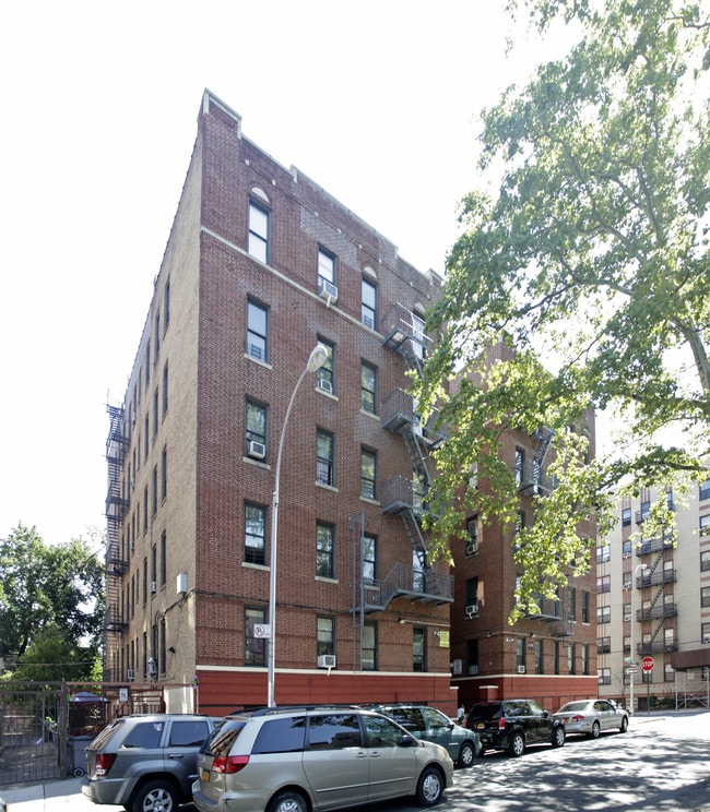 271 E 197th St in Bronx, NY - Foto de edificio - Building Photo