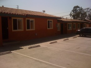 Bancroft Gardens in Spring Valley, CA - Foto de edificio - Building Photo