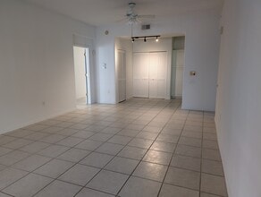 4202 Central Sarasota Pky, Unit 1211 in Sarasota, FL - Foto de edificio - Building Photo